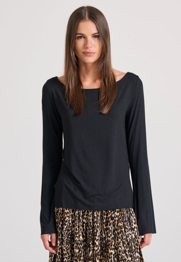 Women's long sleeve top with raw edges