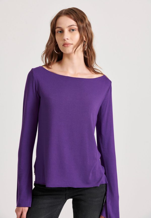 Women's long sleeve top with raw edges - Image 3