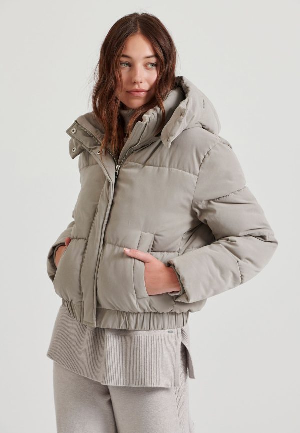 Puffer jacket with detachable hood