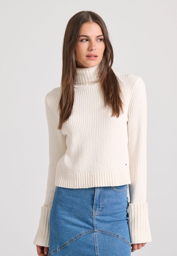 Turtle neck chenille pullover with fold on the sleeves