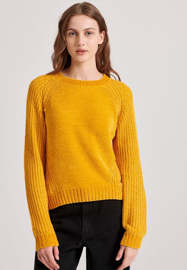 Crew neck chenille pullover - Image 4