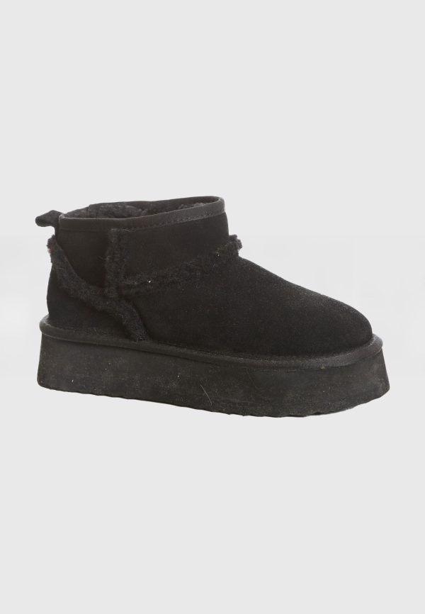 Women's suede boots