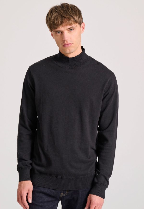 Men's turtle neck knitted blouse