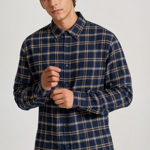 Men's plaid flannel shirt