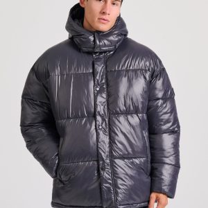 Oversized puffer jacket with detachable hood