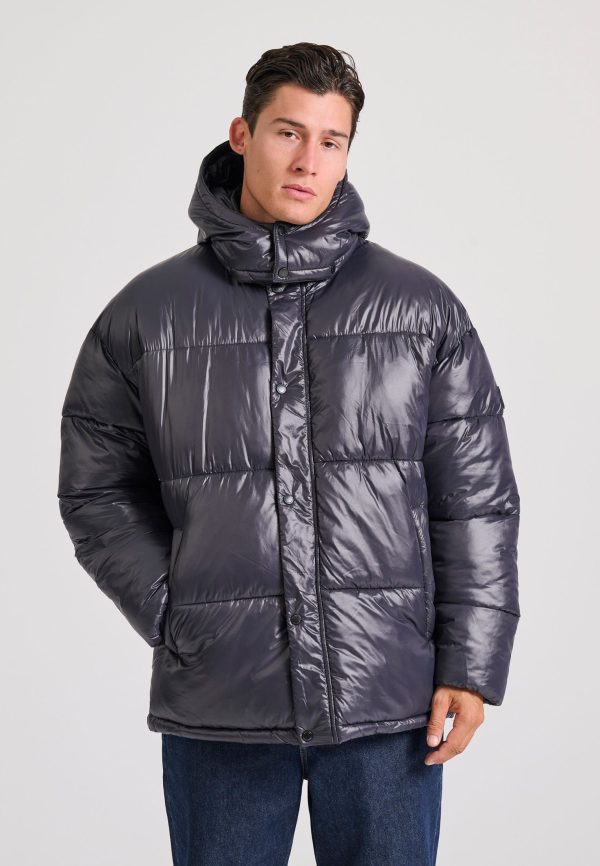 Oversized puffer jacket with detachable hood