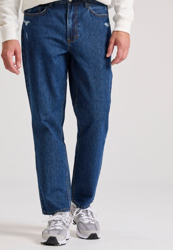 Loose fit jeans with destroyed effects