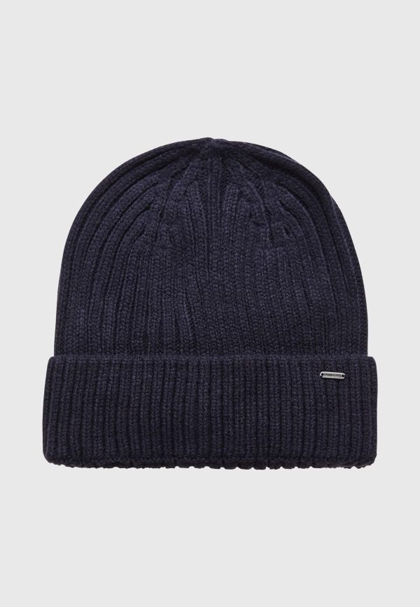 Cable knitted men's beanie