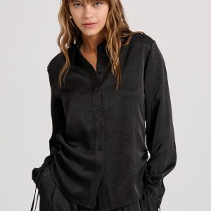 Satin shirt with 3d crinkled effect