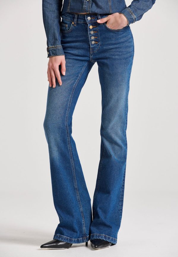 Women's flare fit jeans