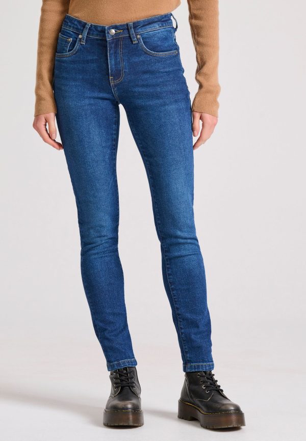 Women's skinny fit jeans with washed effects