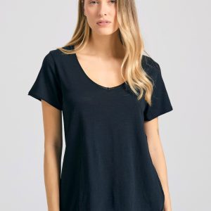 Women's V-neck t-shirt with raw edges - The essentials