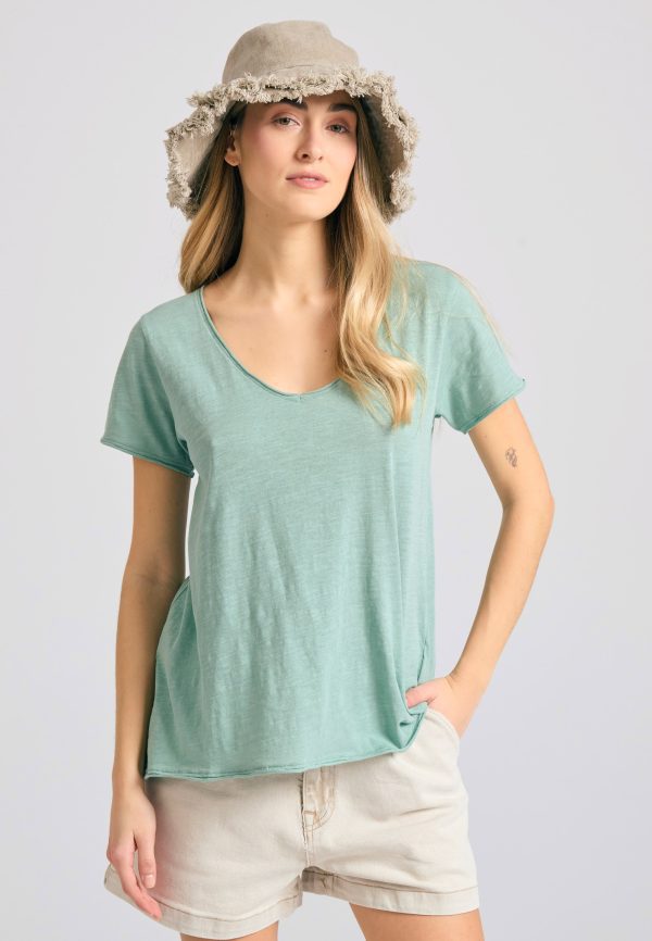 Women's V-neck t-shirt with raw edges - The essentials - Image 6