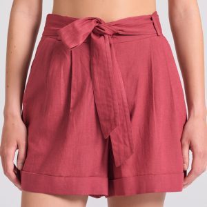 Loose fit linen blend shorts with pleats and belt