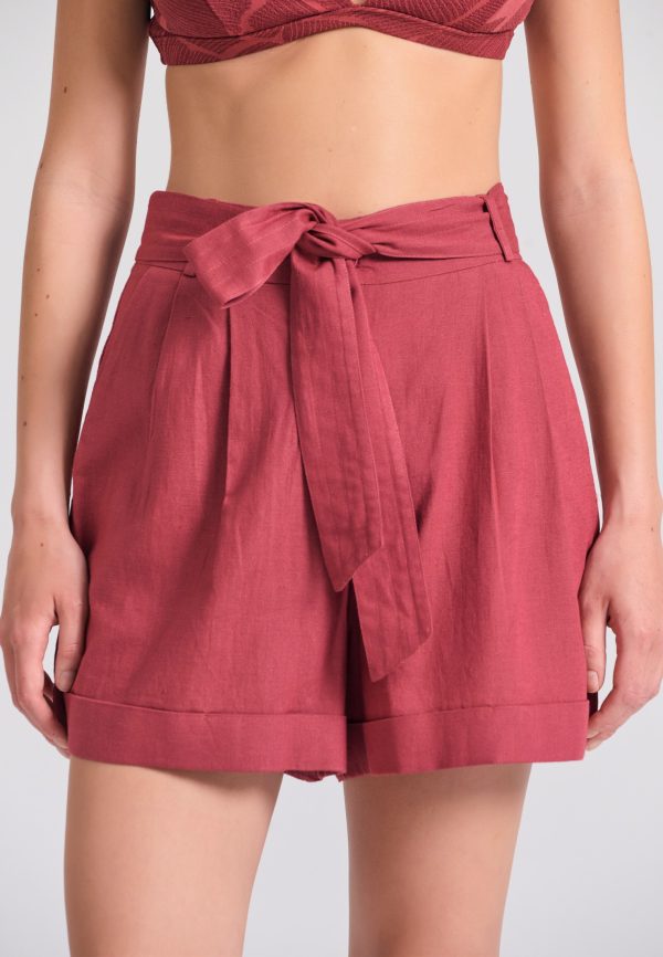 Loose fit linen blend shorts with pleats and belt