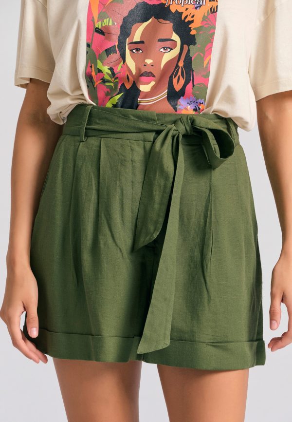 Loose fit linen blend shorts with pleats and belt - Image 3