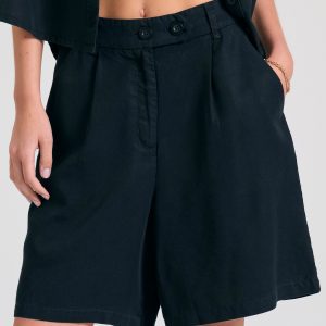 Lyocell garment dyed shorts with pleats