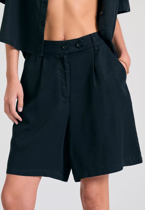 Lyocell garment dyed shorts with pleats