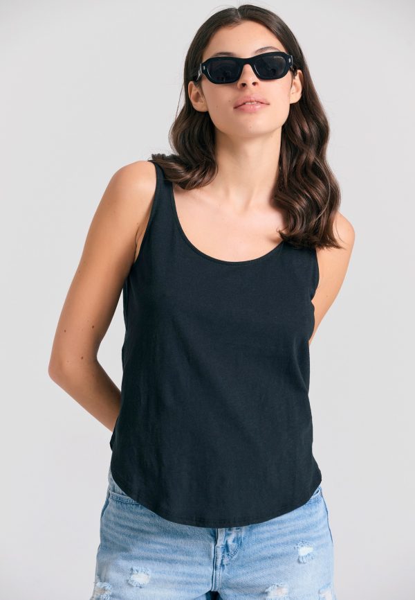 Women's tank top with longer back - Image 4