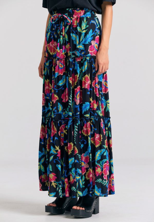 Relaxed fit maxi skirt with embroidery design
