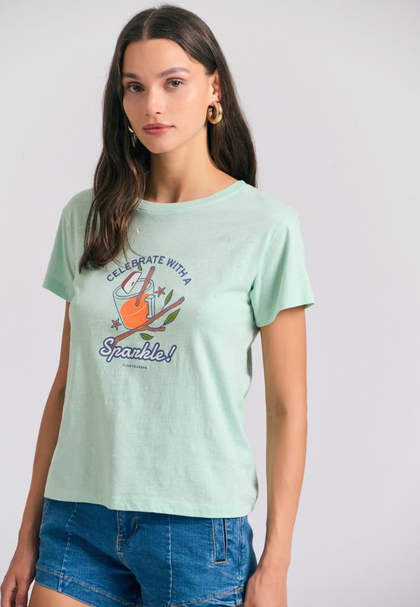 Women's t-shirt with graphic print on the chest
