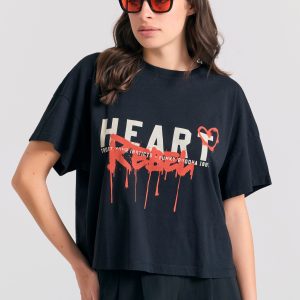 Loose fit women's t-shirt with text artwork print