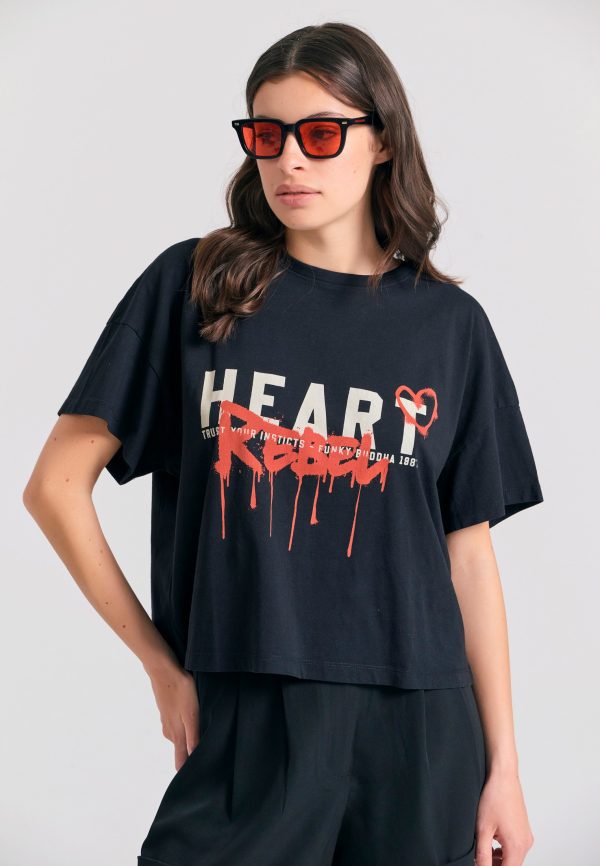 Loose fit women's t-shirt with text artwork print