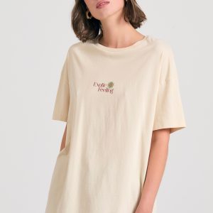 Women's loose fit t-shirt with exotic print on the back