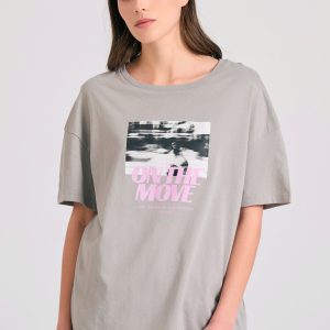 Women's loose fit t-shirt with photographic print