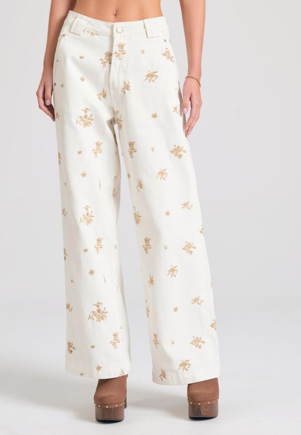 Women's loose fit jeans with embroidery