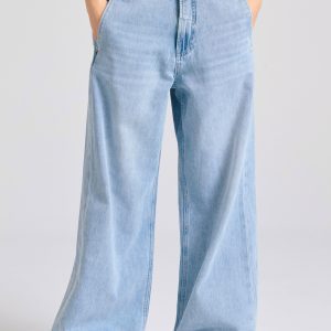 Women's loose fit jeans with washed effects