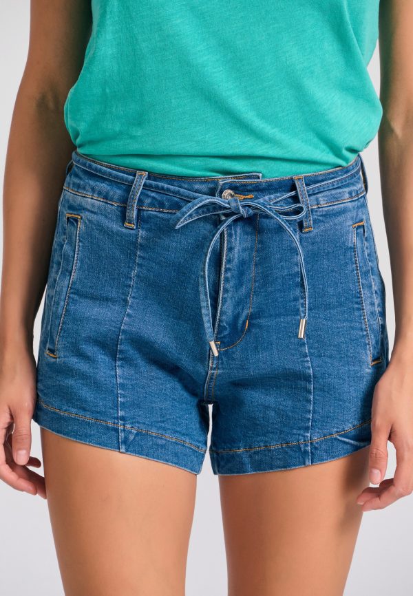 Women's shorts with decorative stitches