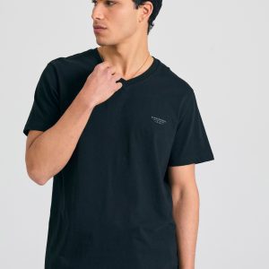 V-neck t-shirt with chest logo