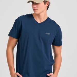 V-neck t-shirt with chest logo