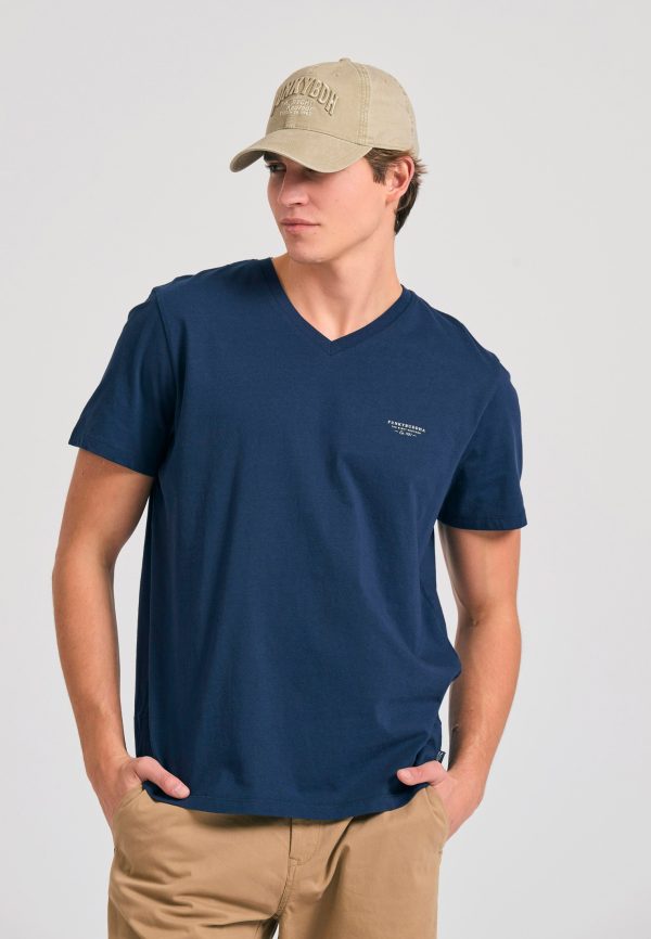 V-neck t-shirt with chest logo