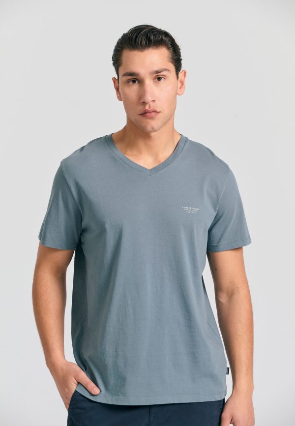 V-neck t-shirt with chest logo
