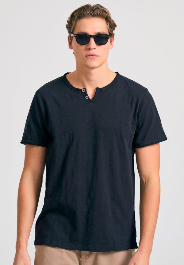T-shirt with henley neck and raw cuts - The essentials - Image 5