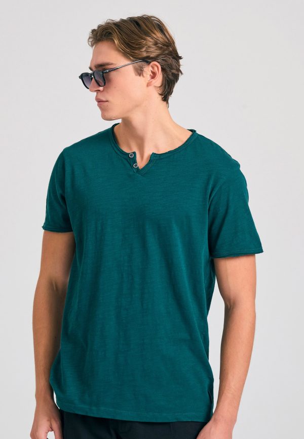T-shirt with henley neck and raw cuts - The essentials - Image 12