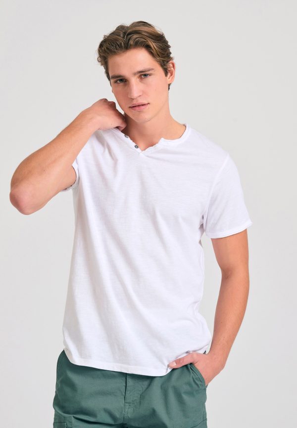 T-shirt with henley neck and raw cuts - The essentials - Image 10