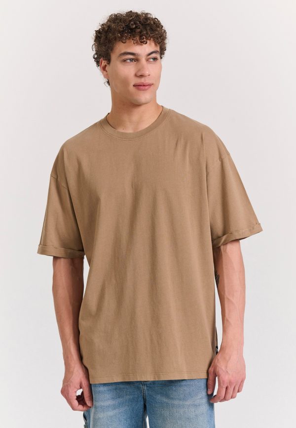 Oversized t-shirt with folded sleeve - Image 2
