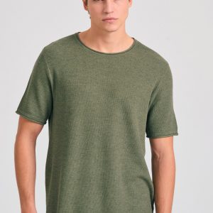 Men's short-sleeved sweater with basket weaving