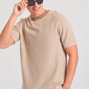 Men's short-sleeved sweater with basket weaving