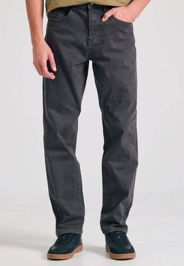 Relaxed tapered fit garment dyed jeans - Image 3