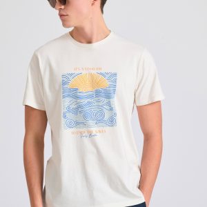 T-shirt with graphic print on the chest