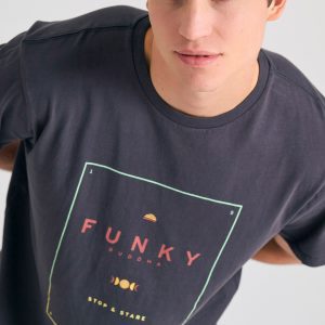 Organic cotton t-shirt with minimal branded print